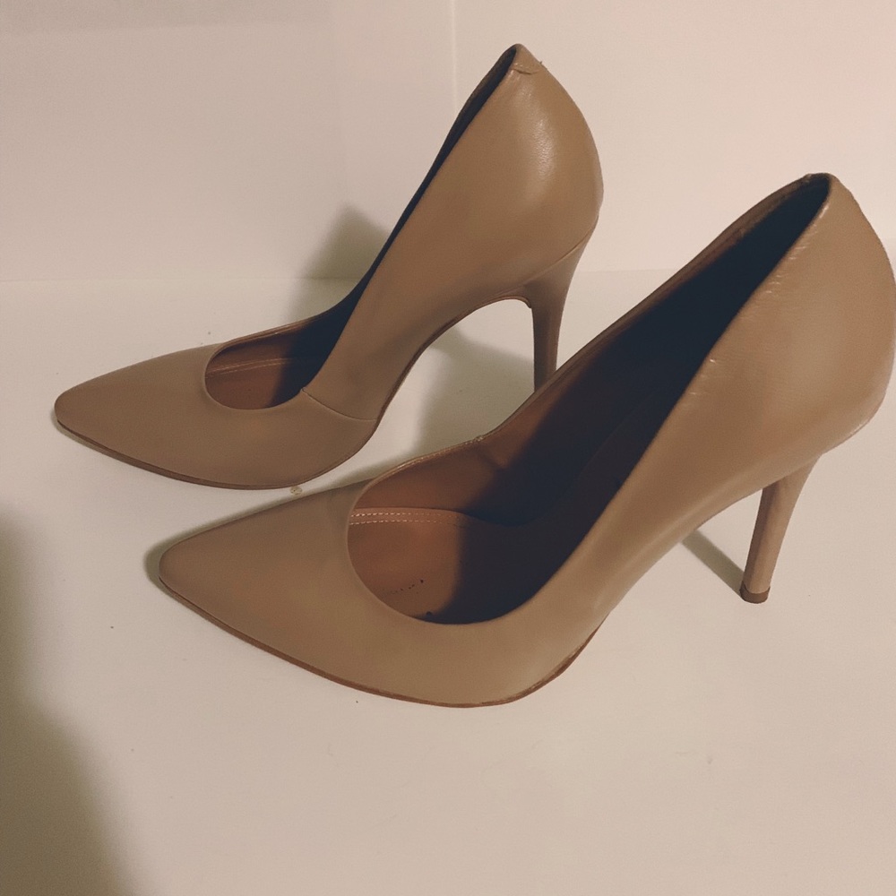 Nude Pumps